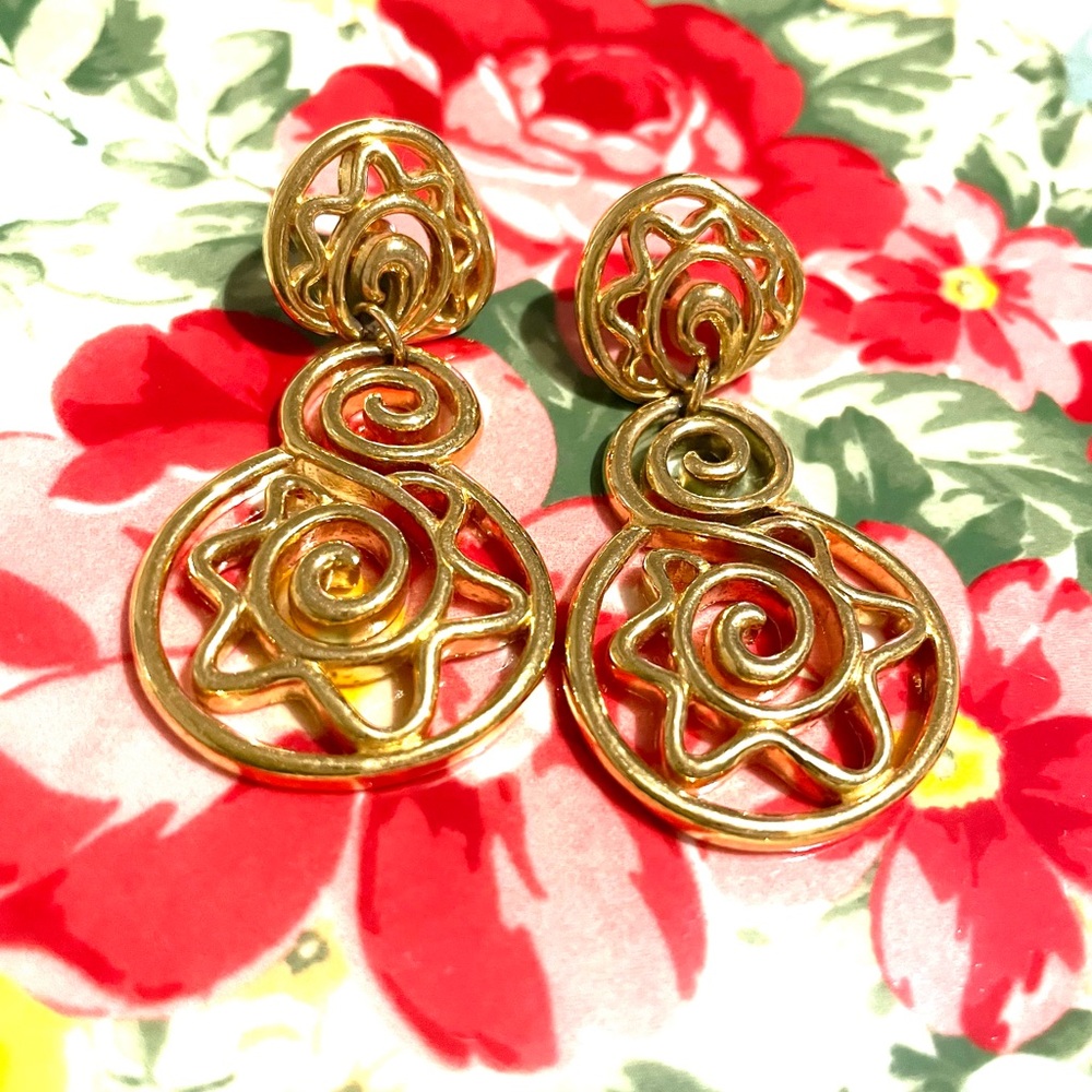 Vintage Avon Elegant Gold tone Spiral Earrings